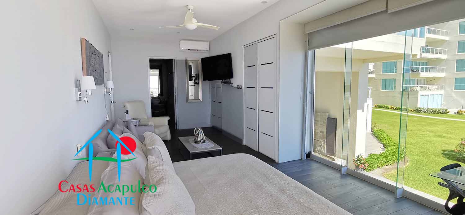 Ocean Front 202 - Recámara principal antes de Otis 6